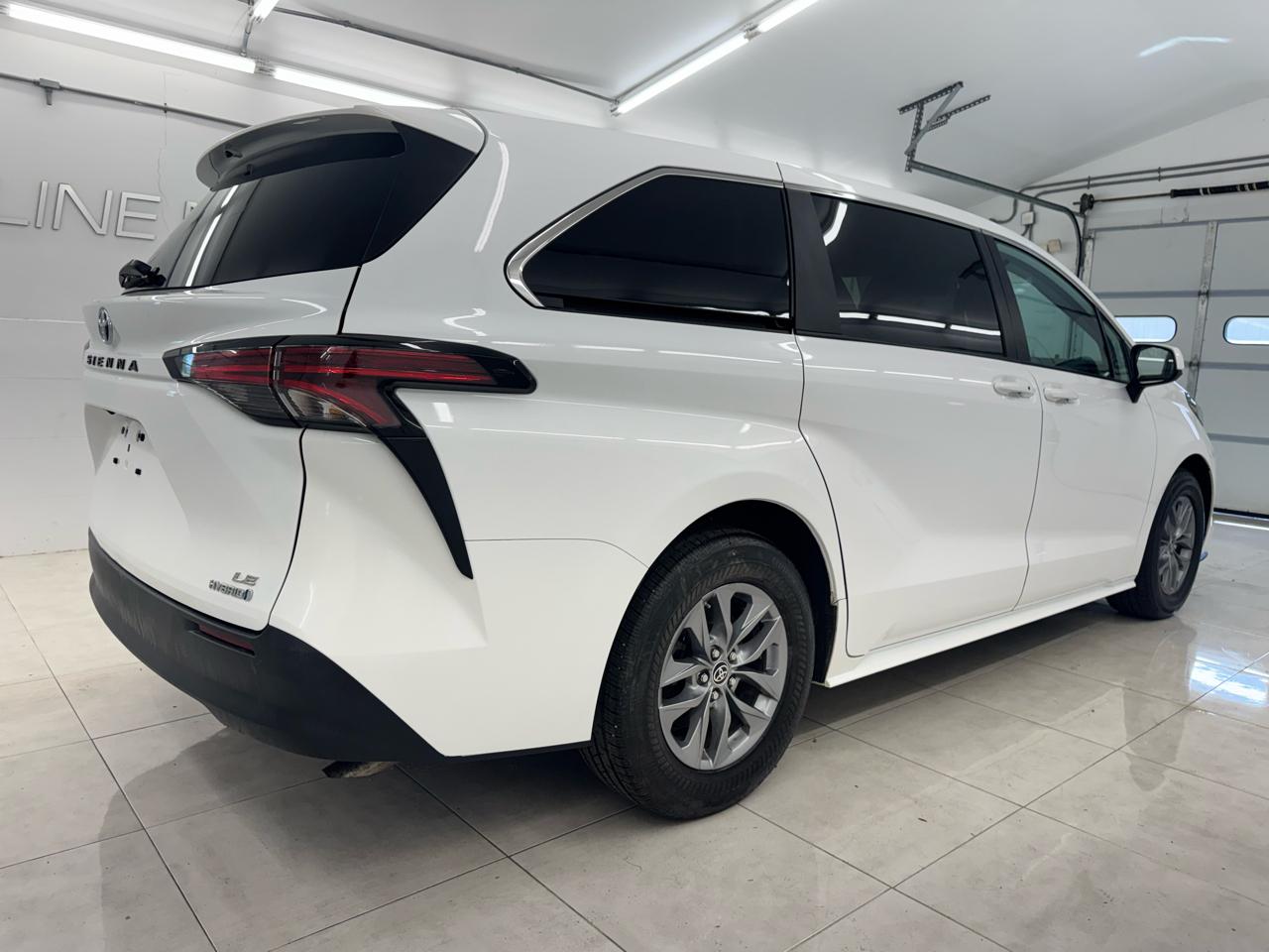 Toyota Sienna LE AWD 8-Passenger (Natl) 2022