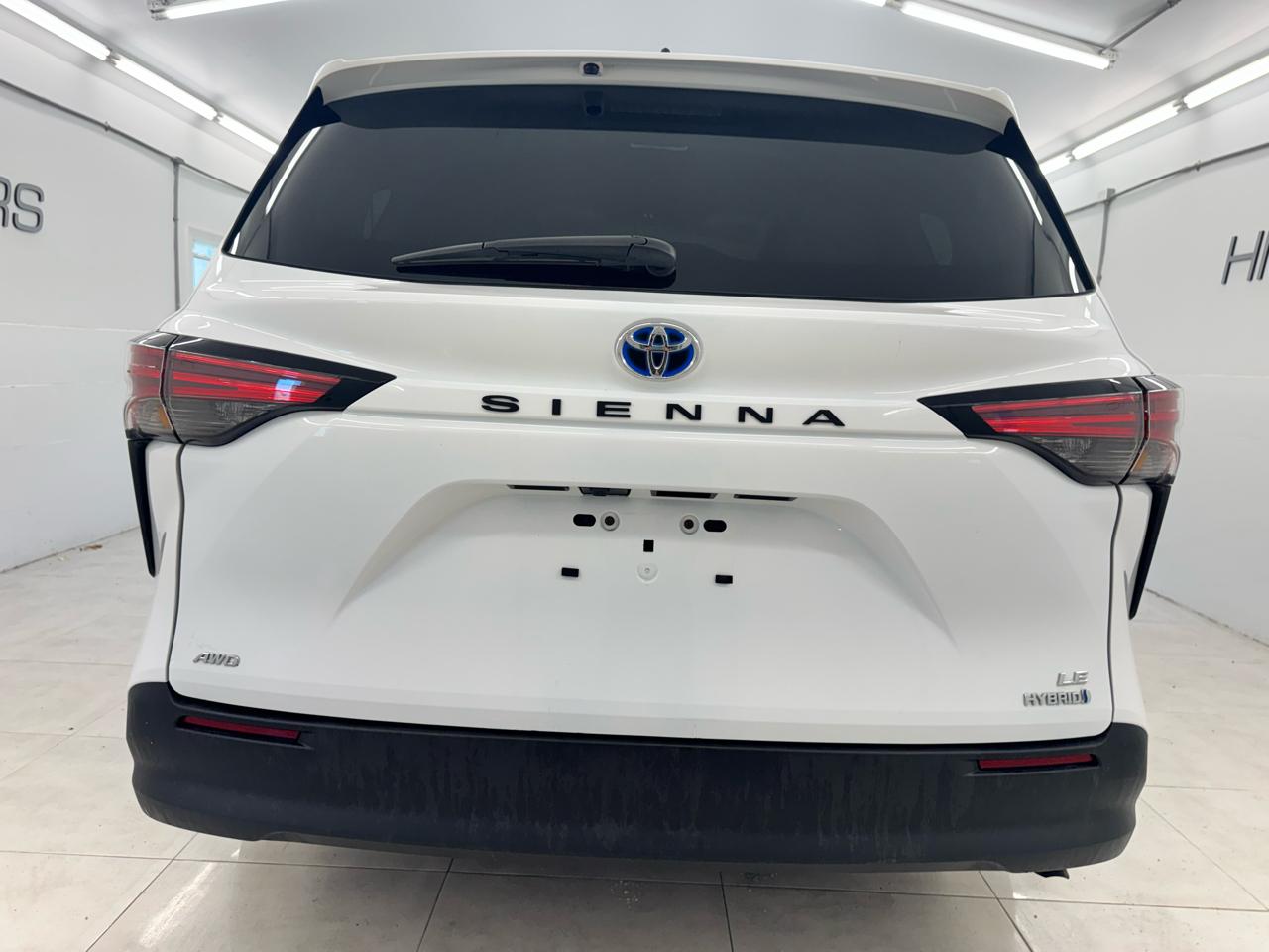 Toyota Sienna LE AWD 8-Passenger (Natl) 2022
