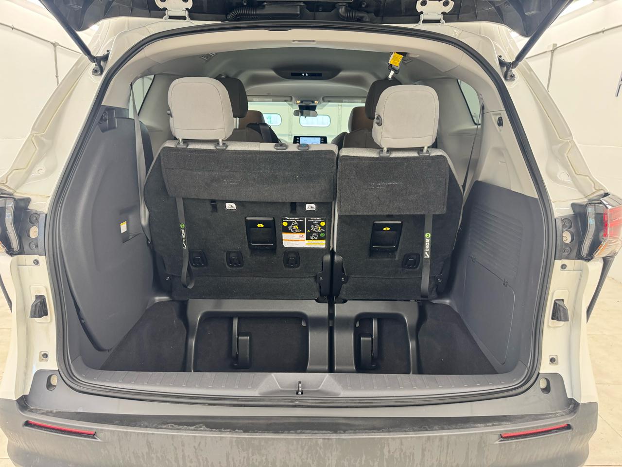 Toyota Sienna LE AWD 8-Passenger (Natl) 2022