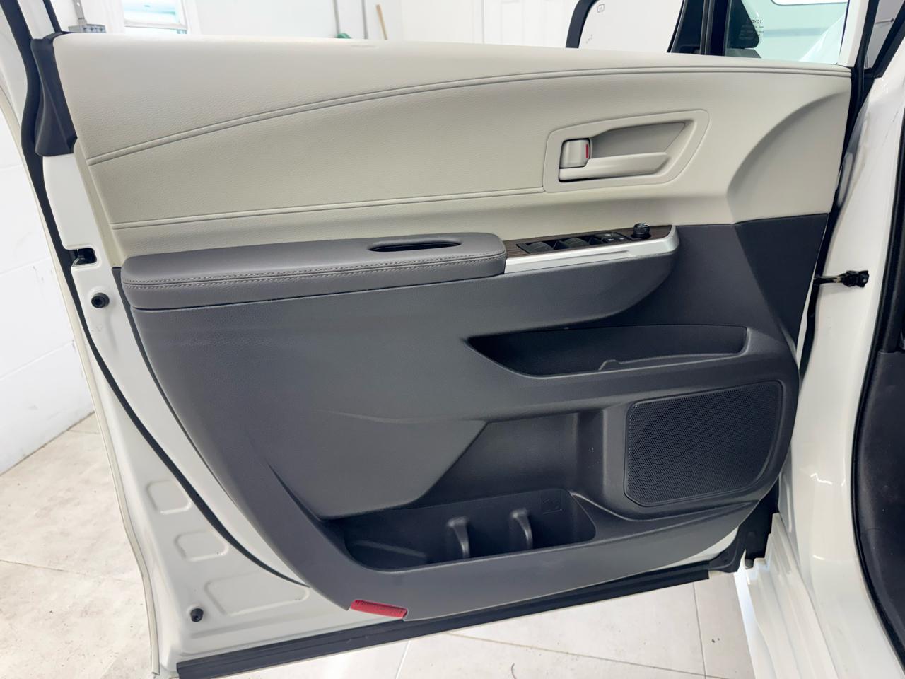 Toyota Sienna LE AWD 8-Passenger (Natl) 2022