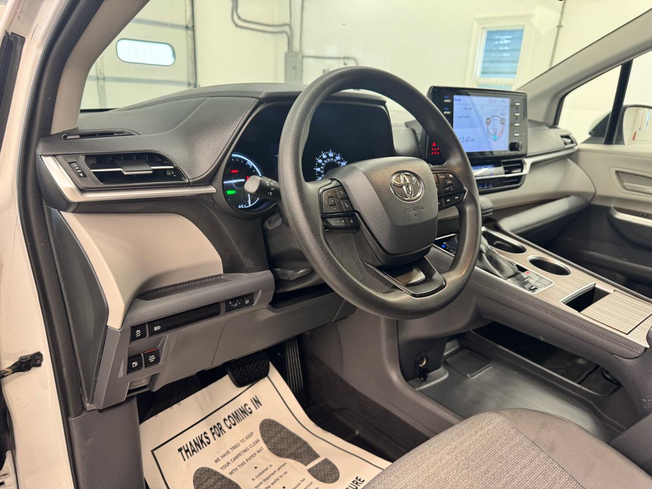 Toyota Sienna LE AWD 8-Passenger (Natl) 2022