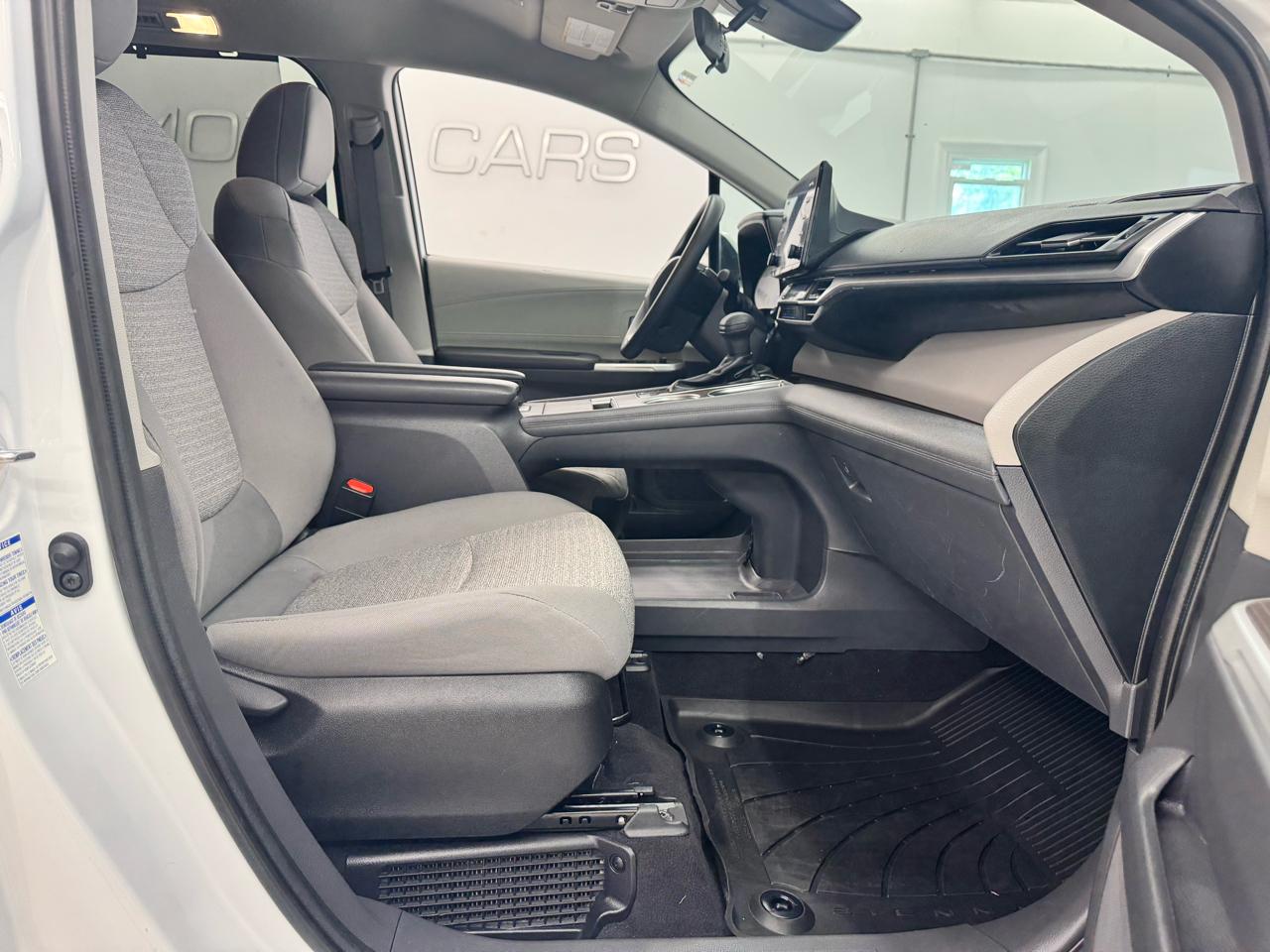 Toyota Sienna LE AWD 8-Passenger (Natl) 2022