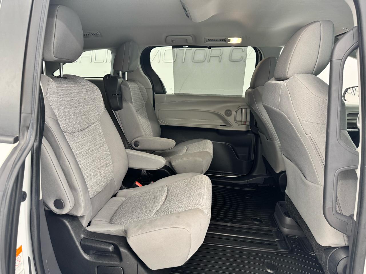 Toyota Sienna LE AWD 8-Passenger (Natl) 2022