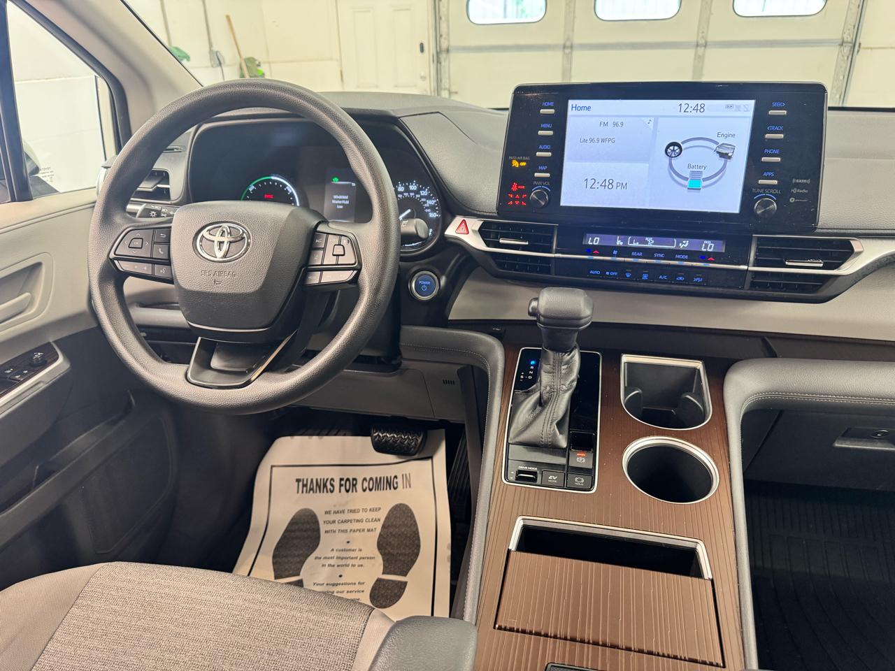 Toyota Sienna LE AWD 8-Passenger (Natl) 2022