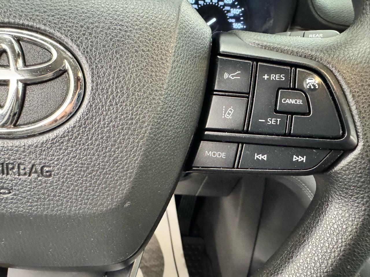 Toyota Sienna LE AWD 8-Passenger (Natl) 2022