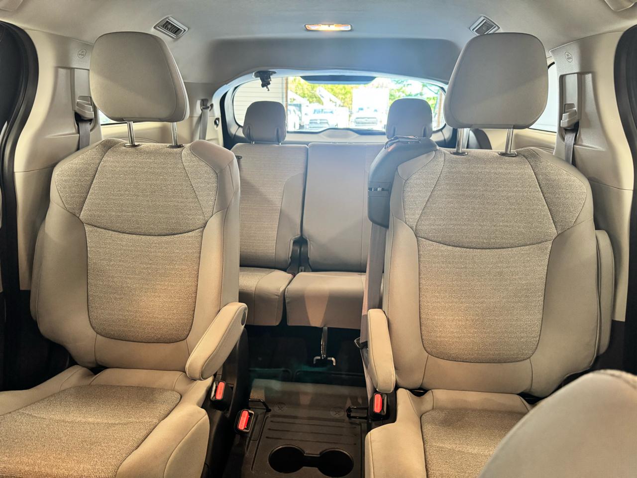Toyota Sienna LE AWD 8-Passenger (Natl) 2022