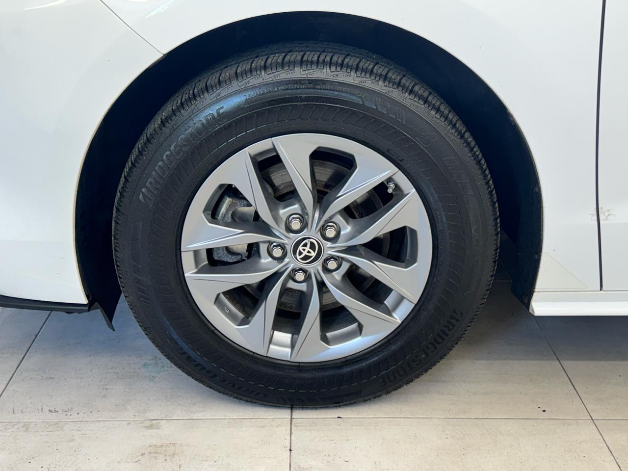 Toyota Sienna LE AWD 8-Passenger (Natl) 2022