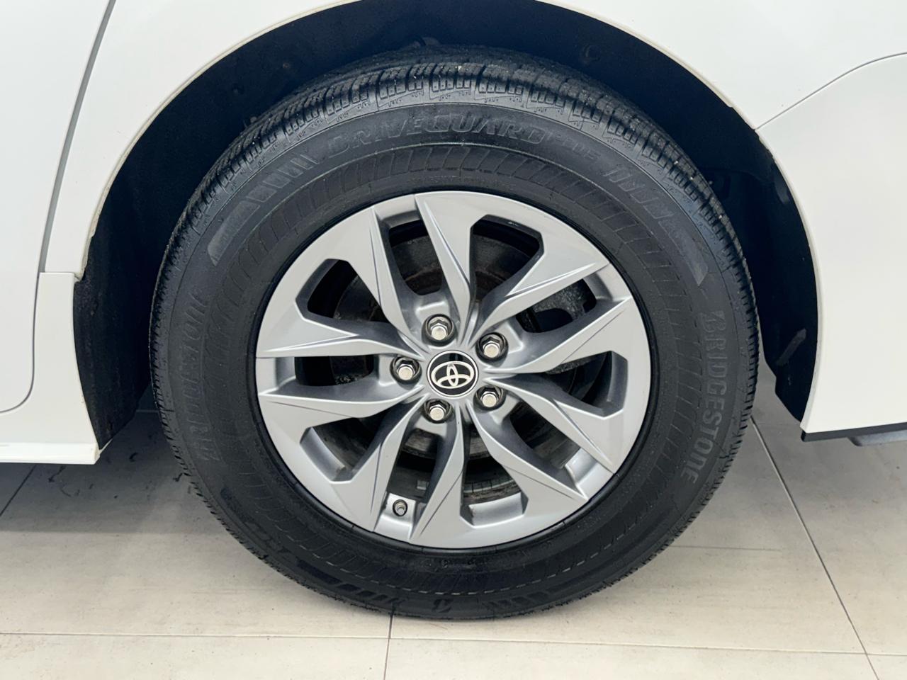 Toyota Sienna LE AWD 8-Passenger (Natl) 2022
