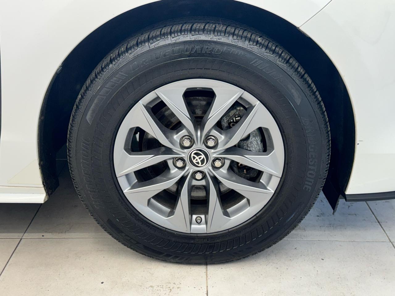 Toyota Sienna LE AWD 8-Passenger (Natl) 2022