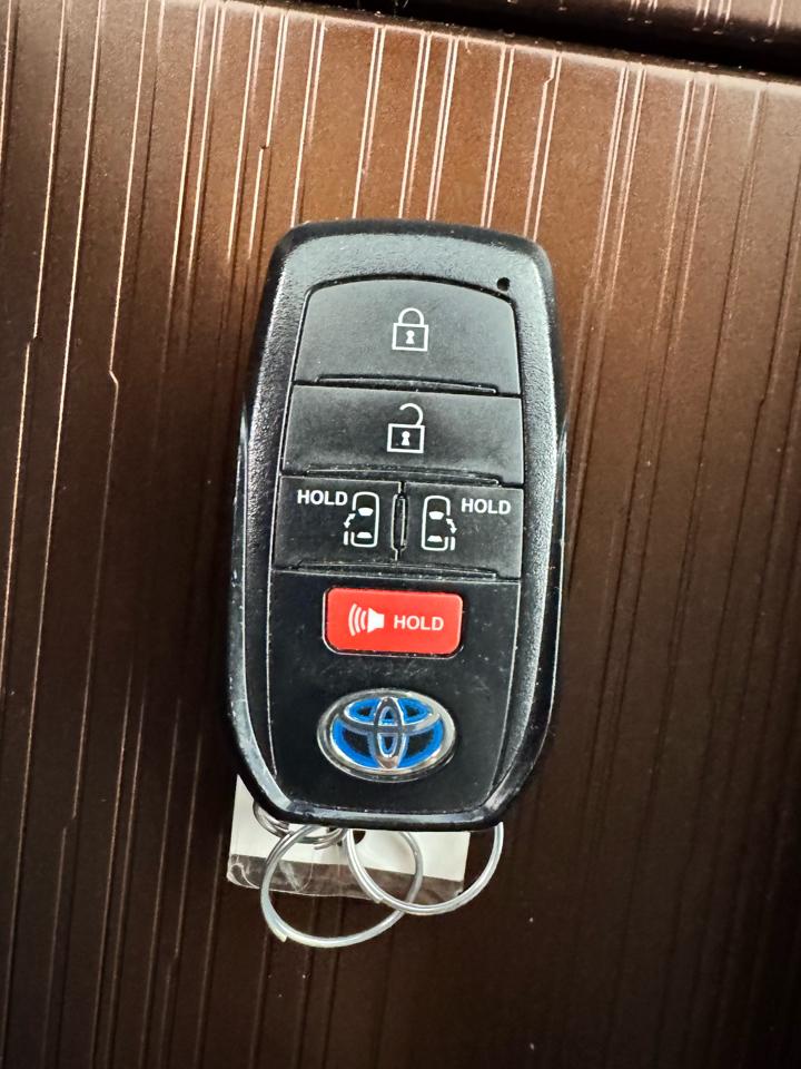 Toyota Sienna LE AWD 8-Passenger (Natl) 2022