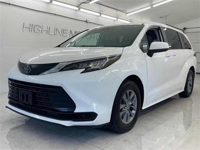 2022 Toyota Sienna LE AWD 8-Passenger (Natl)