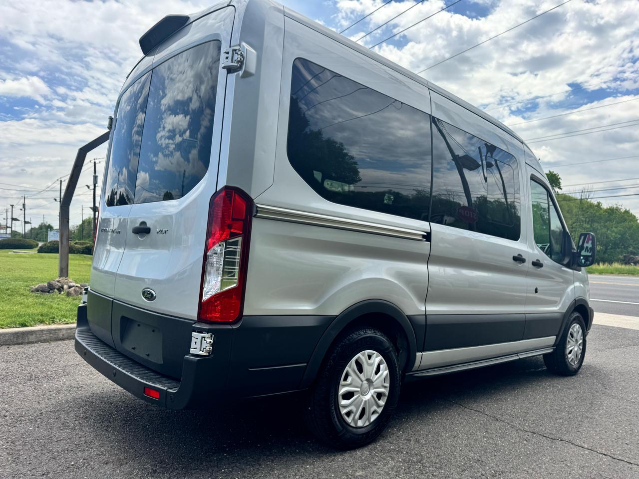 Ford Transit Passenger Wagon T-150 130" Med Roof XLT Sliding RH Dr 2018