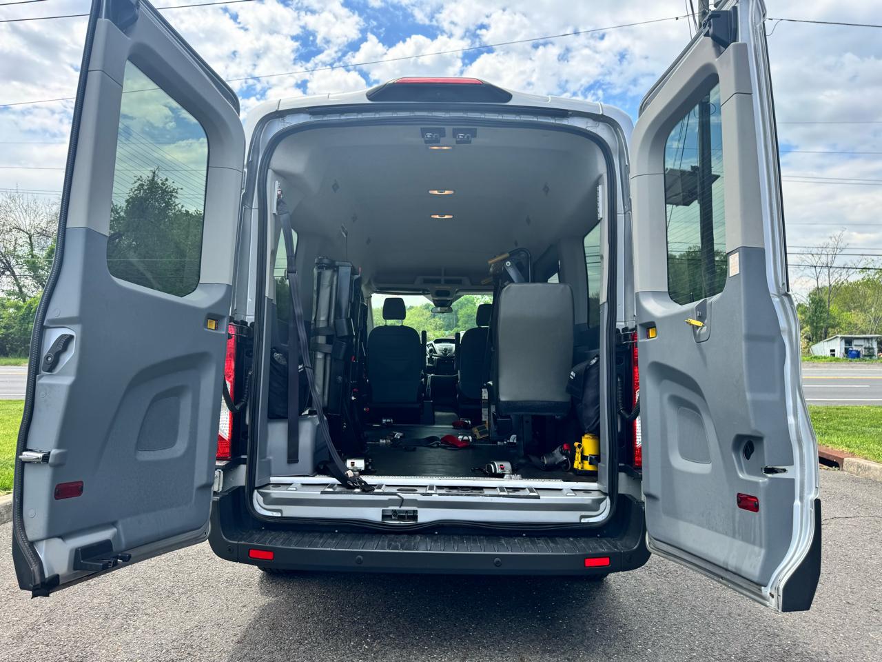 Ford Transit Passenger Wagon T-150 130" Med Roof XLT Sliding RH Dr 2018