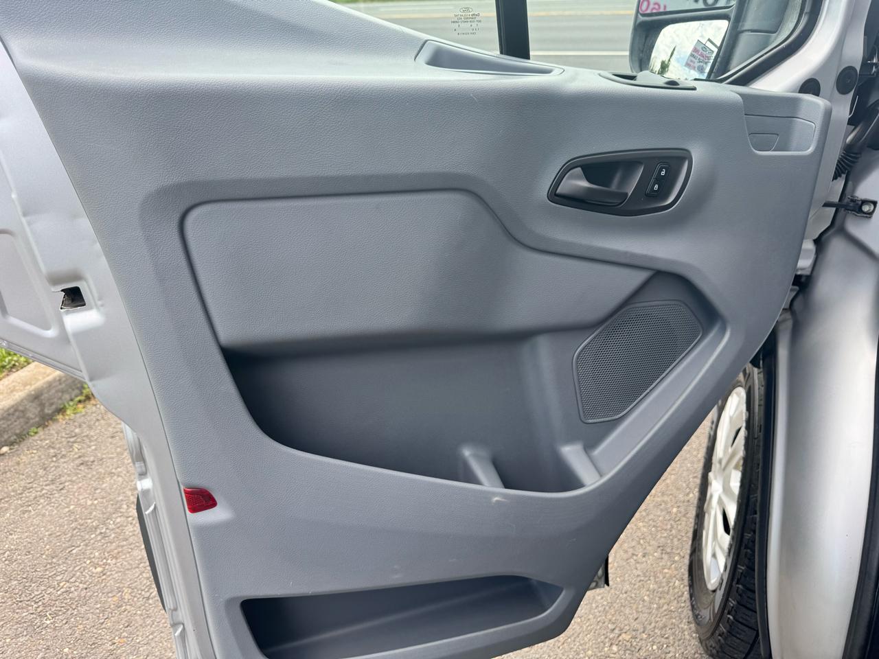 Ford Transit Passenger Wagon T-150 130" Med Roof XLT Sliding RH Dr 2018