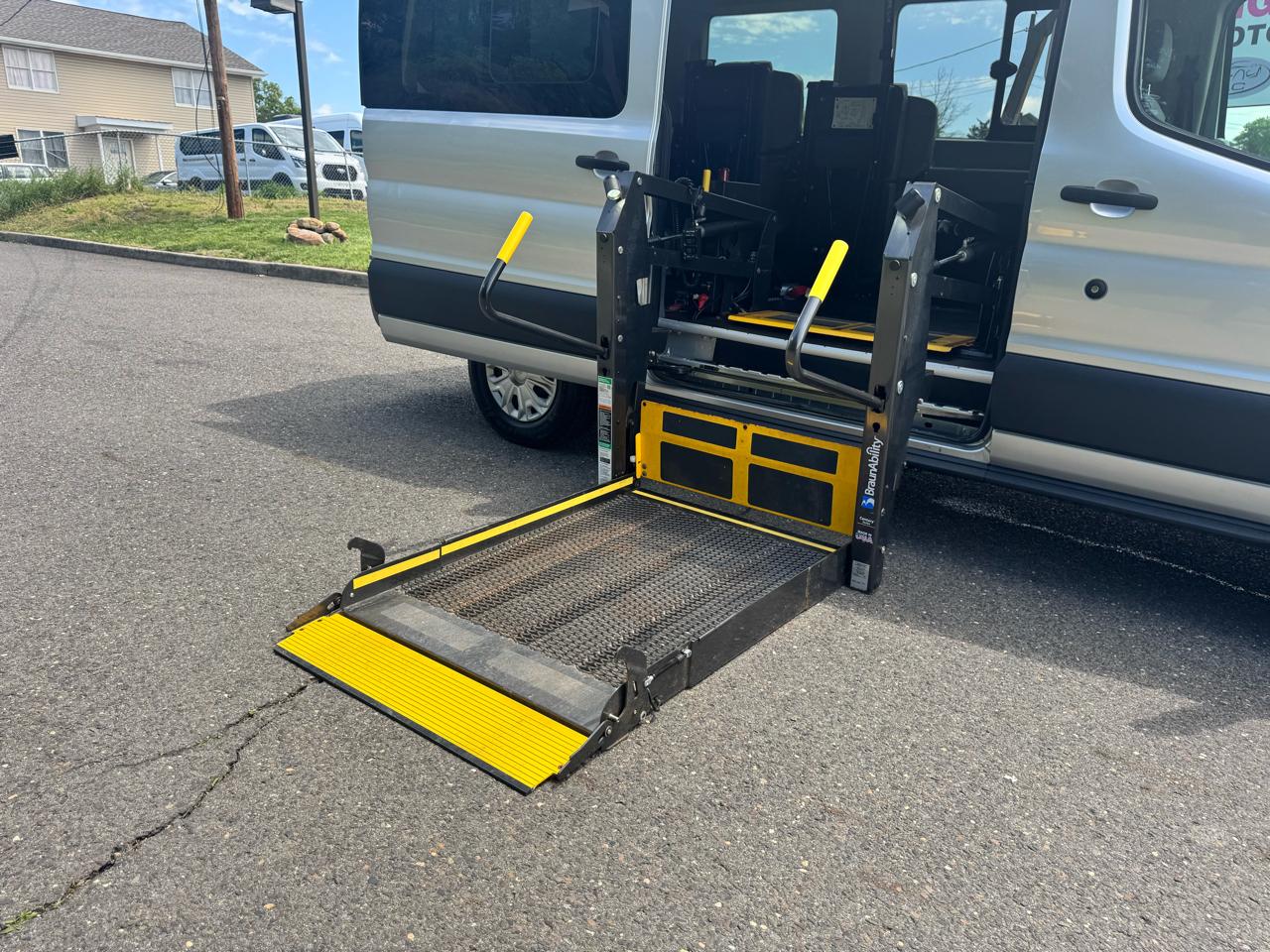Ford Transit Passenger Wagon T-150 130" Med Roof XLT Sliding RH Dr 2018