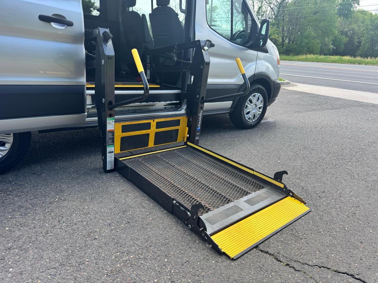 Ford Transit Passenger Wagon T-150 130" Med Roof XLT Sliding RH Dr 2018
