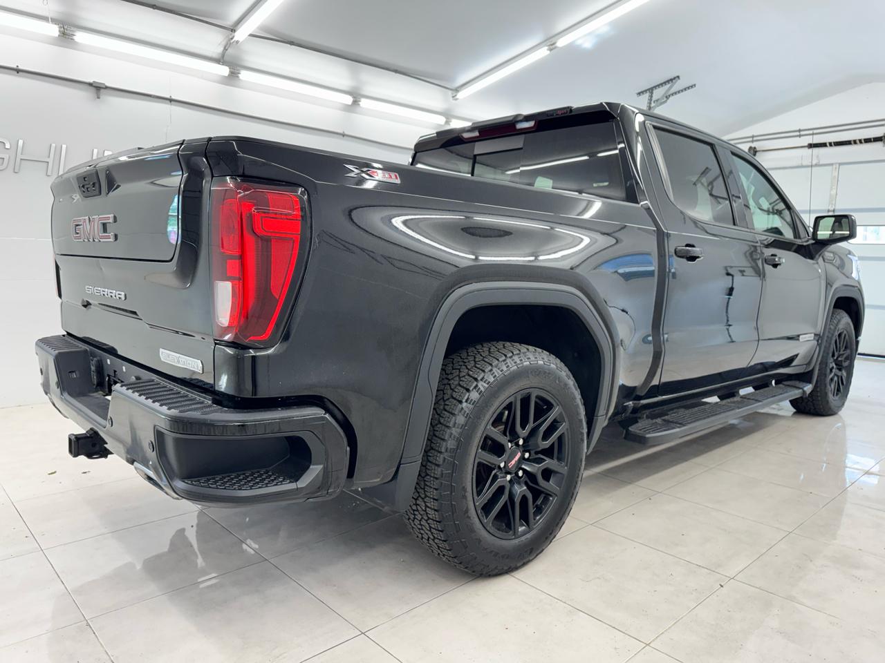 GMC Sierra 1500 4WD Crew Cab 147" Elevation w/3SB 2021