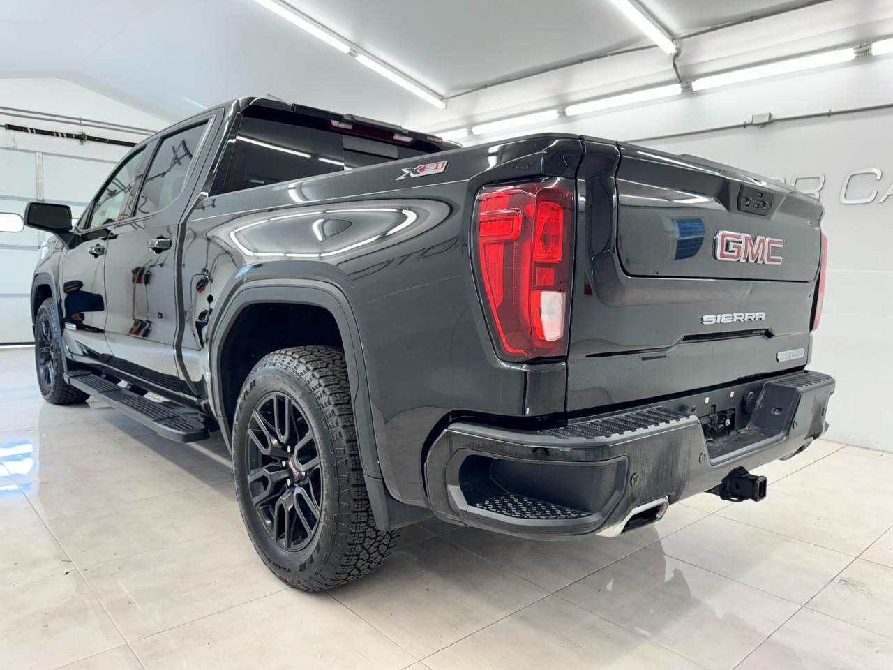 GMC Sierra 1500 4WD Crew Cab 147" Elevation w/3SB 2021