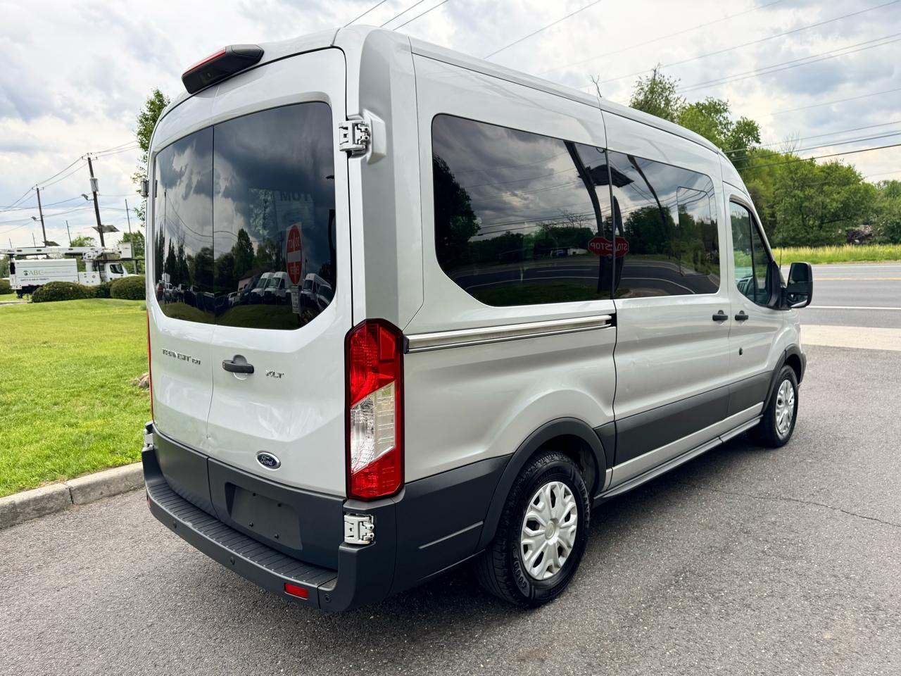 Ford Transit Passenger Wagon T-150 130" Med Roof XLT Sliding RH Dr 2018
