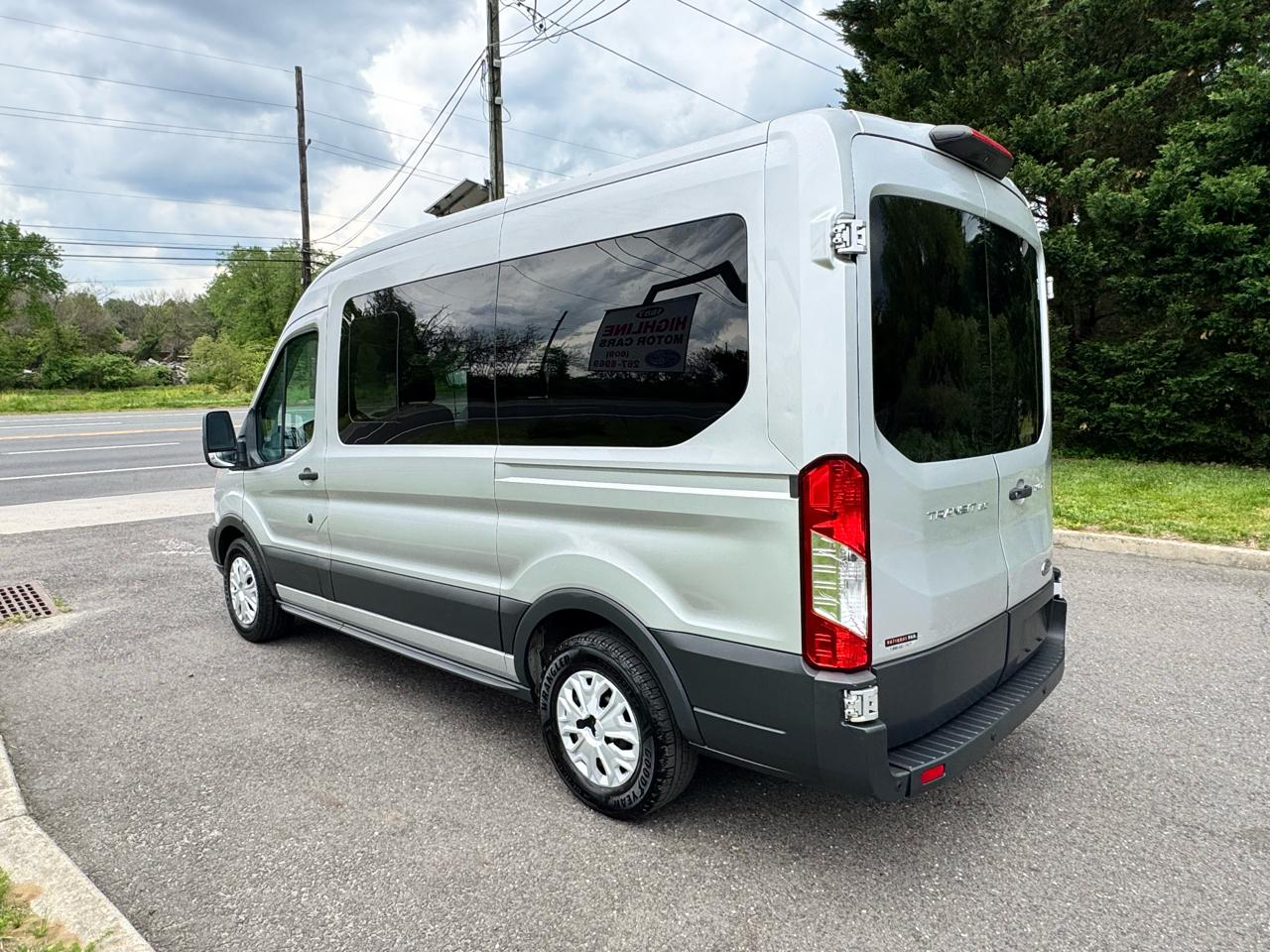 Ford Transit Passenger Wagon T-150 130" Med Roof XLT Sliding RH Dr 2018