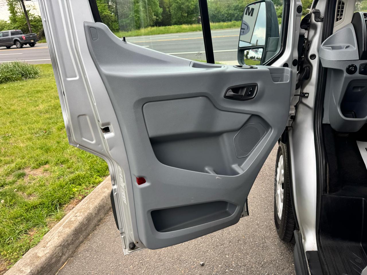 Ford Transit Passenger Wagon T-150 130" Med Roof XLT Sliding RH Dr 2018