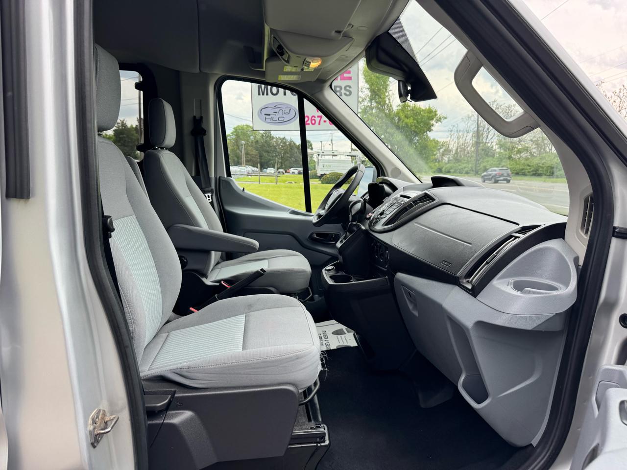 Ford Transit Passenger Wagon T-150 130" Med Roof XLT Sliding RH Dr 2018