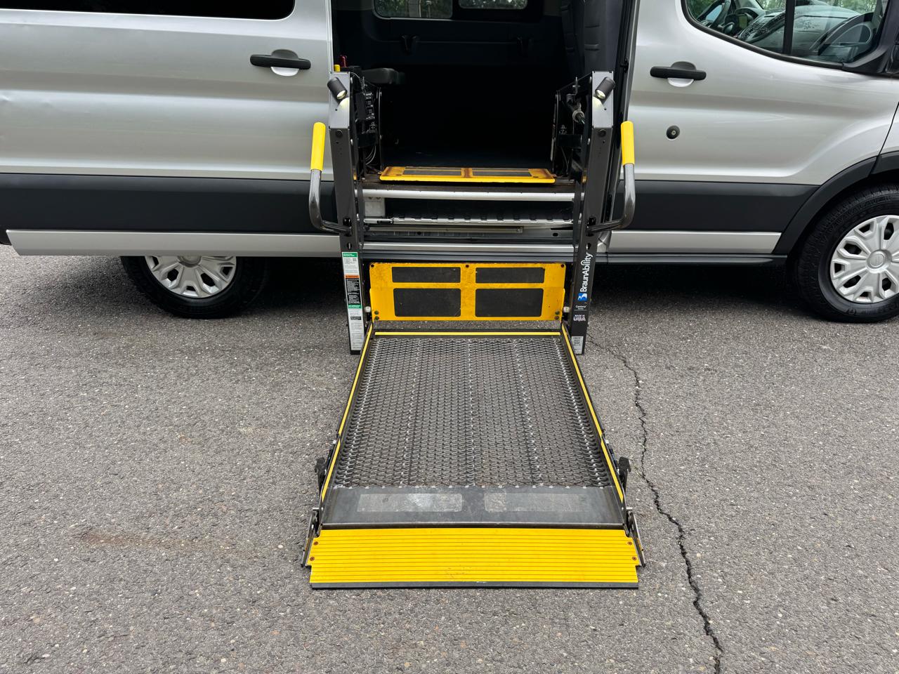 Ford Transit Passenger Wagon T-150 130" Med Roof XLT Sliding RH Dr 2018