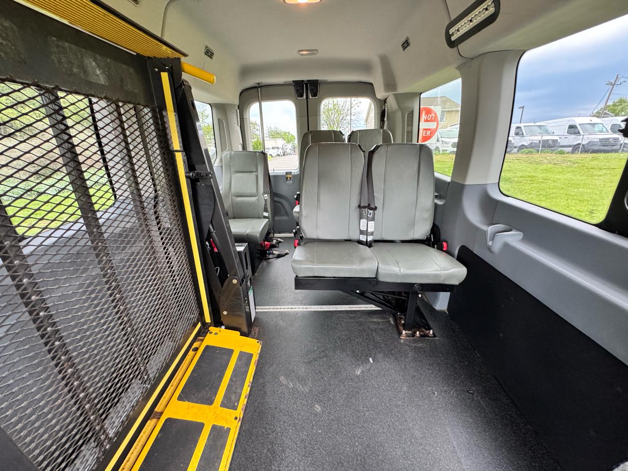 Ford Transit Passenger Wagon T-150 130" Med Roof XLT Sliding RH Dr 2018