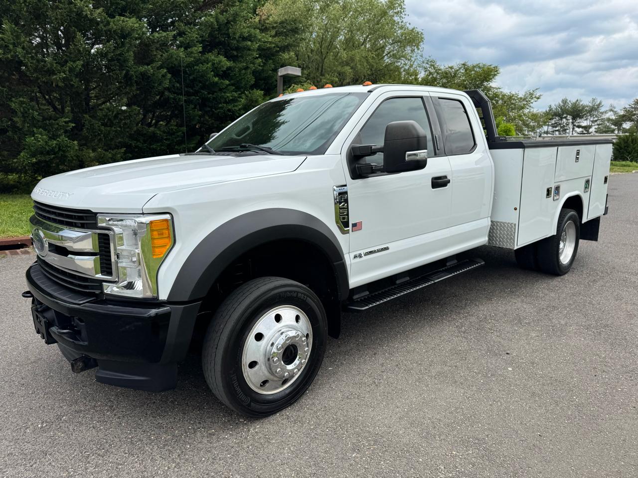 Ford Super Duty F-450 DRW XLT 4WD SuperCab 168" WB 60" CA XLT 2017