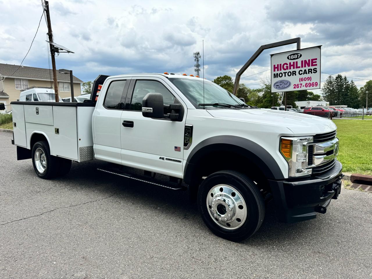 Ford Super Duty F-450 DRW XLT 4WD SuperCab 168" WB 60" CA XLT 2017