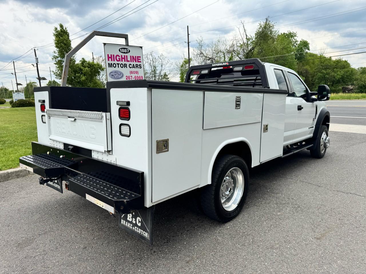 Ford Super Duty F-450 DRW XLT 4WD SuperCab 168" WB 60" CA XLT 2017