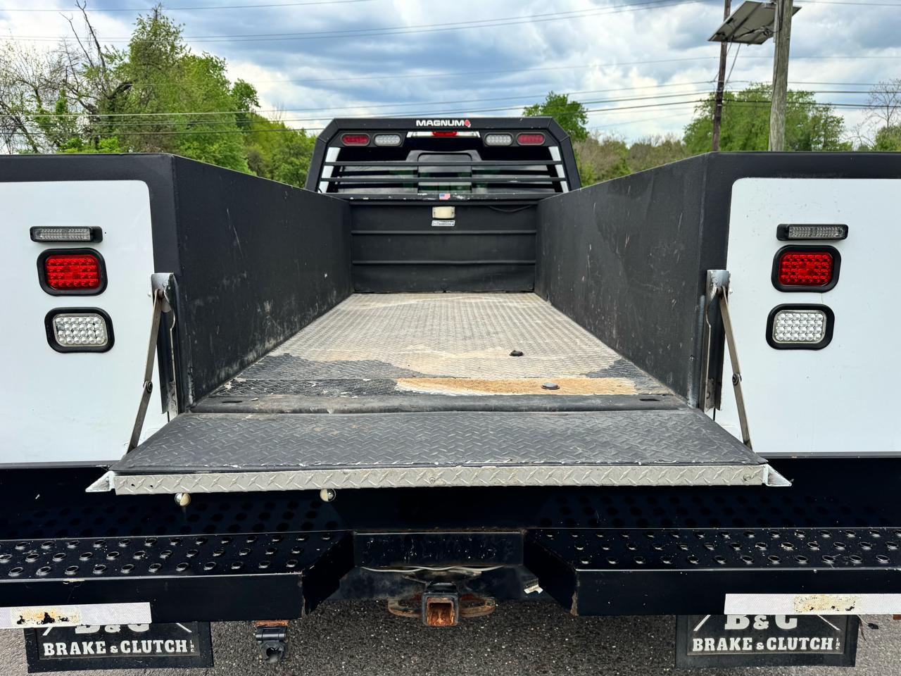 Ford Super Duty F-450 DRW XLT 4WD SuperCab 168" WB 60" CA XLT 2017