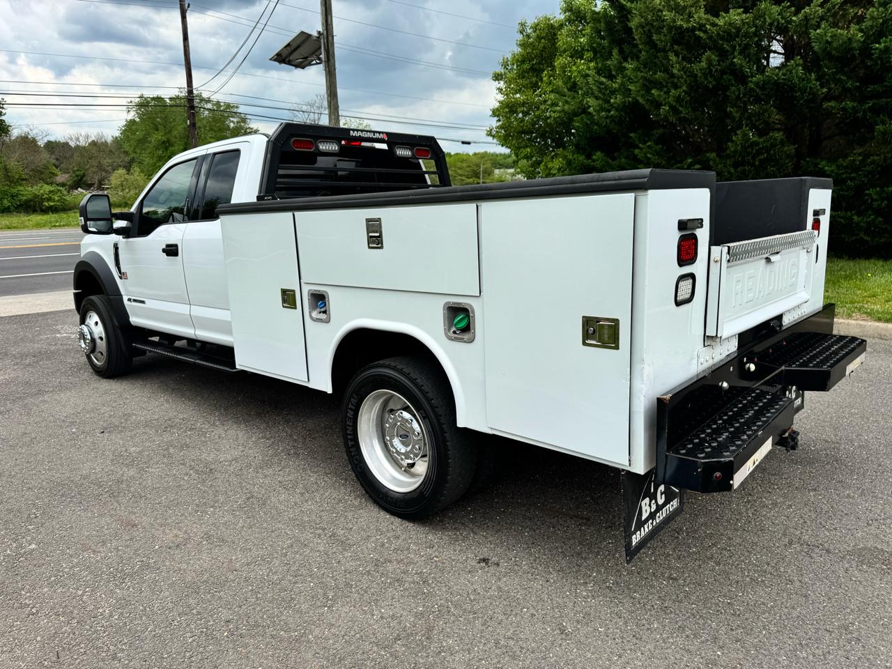 Ford Super Duty F-450 DRW XLT 4WD SuperCab 168" WB 60" CA XLT 2017