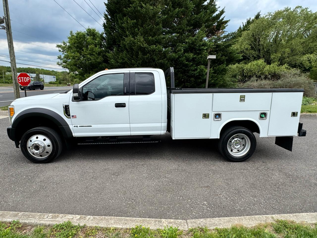 Ford Super Duty F-450 DRW XLT 4WD SuperCab 168" WB 60" CA XLT 2017
