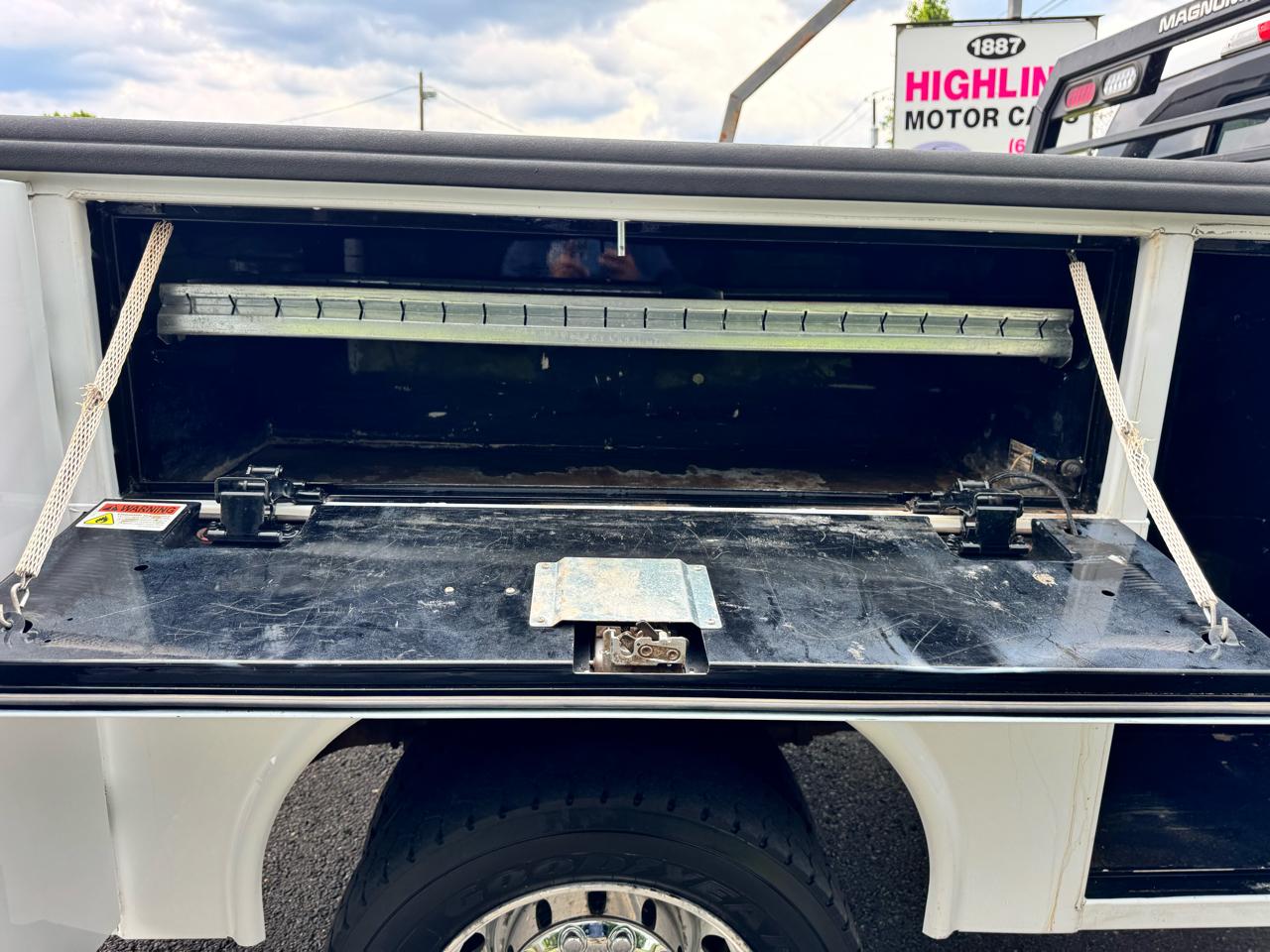 Ford Super Duty F-450 DRW XLT 4WD SuperCab 168" WB 60" CA XLT 2017