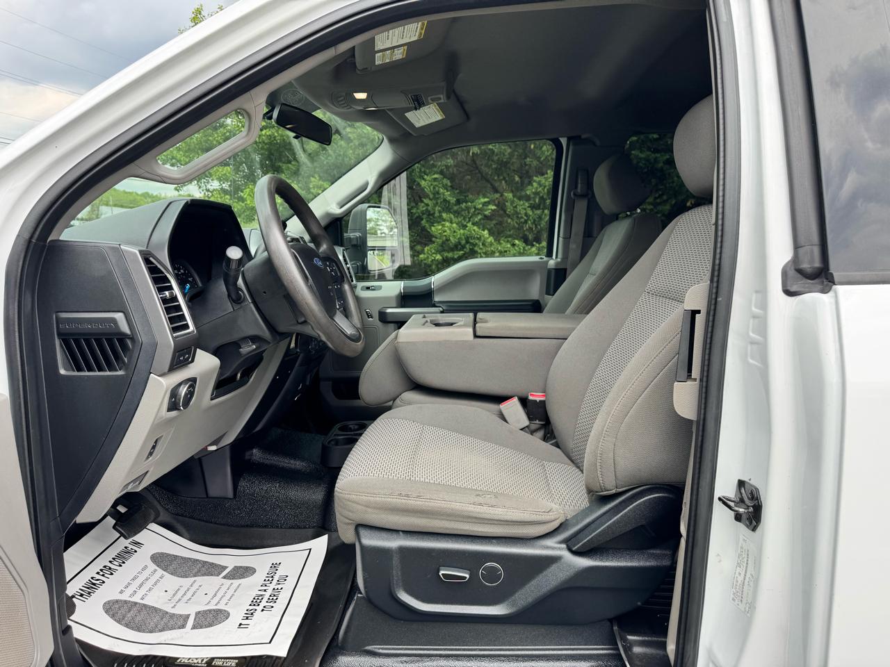 Ford Super Duty F-450 DRW XLT 4WD SuperCab 168" WB 60" CA XLT 2017