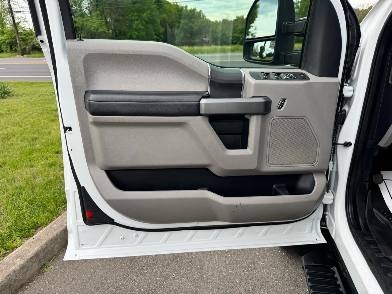 Ford Super Duty F-450 DRW XLT 4WD SuperCab 168" WB 60" CA XLT 2017