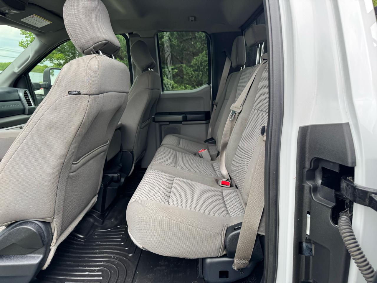 Ford Super Duty F-450 DRW XLT 4WD SuperCab 168" WB 60" CA XLT 2017