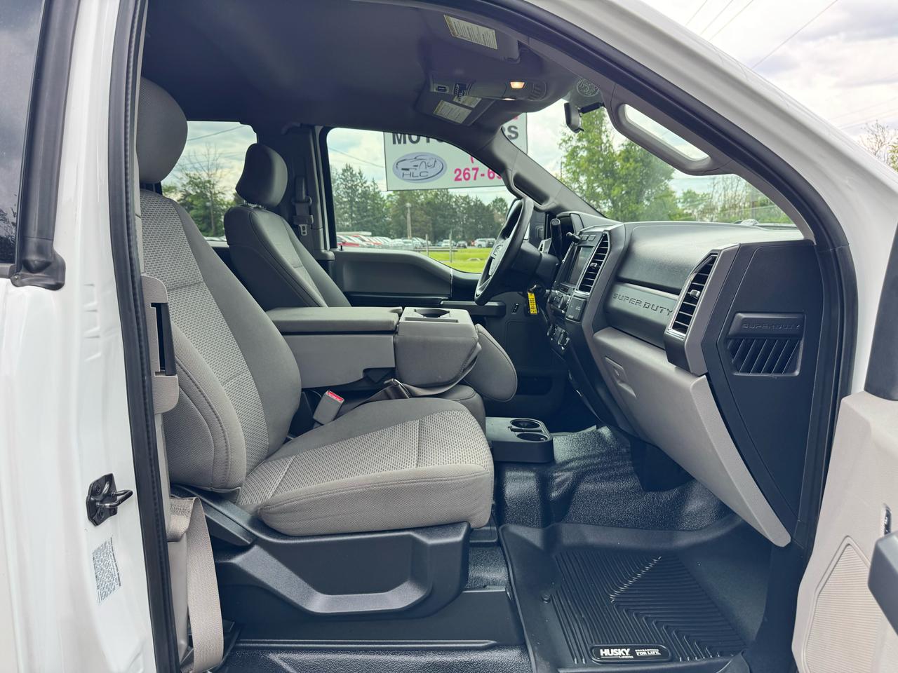 Ford Super Duty F-450 DRW XLT 4WD SuperCab 168" WB 60" CA XLT 2017