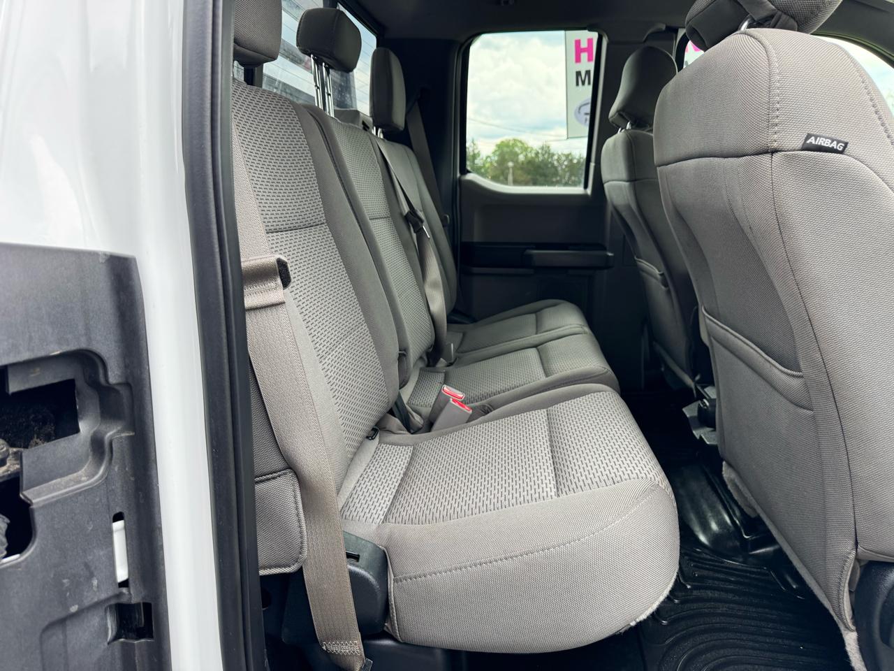 Ford Super Duty F-450 DRW XLT 4WD SuperCab 168" WB 60" CA XLT 2017