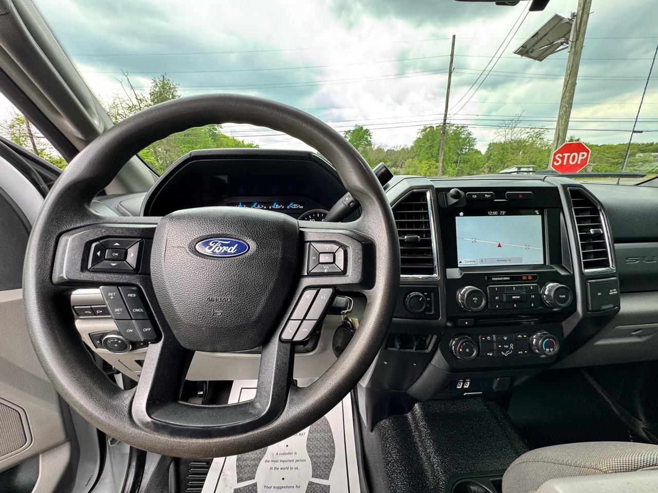 Ford Super Duty F-450 DRW XLT 4WD SuperCab 168" WB 60" CA XLT 2017