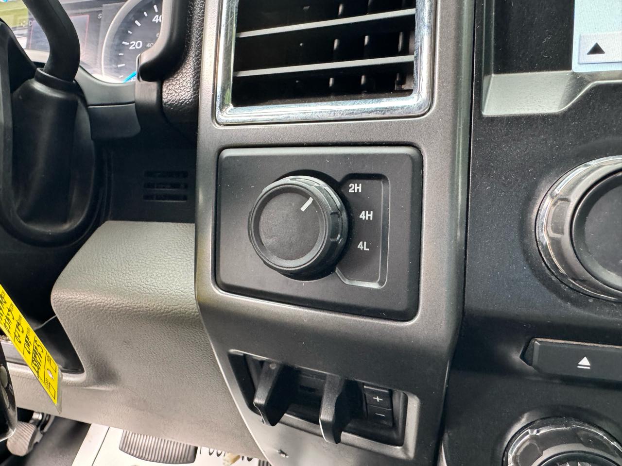Ford Super Duty F-450 DRW XLT 4WD SuperCab 168" WB 60" CA XLT 2017