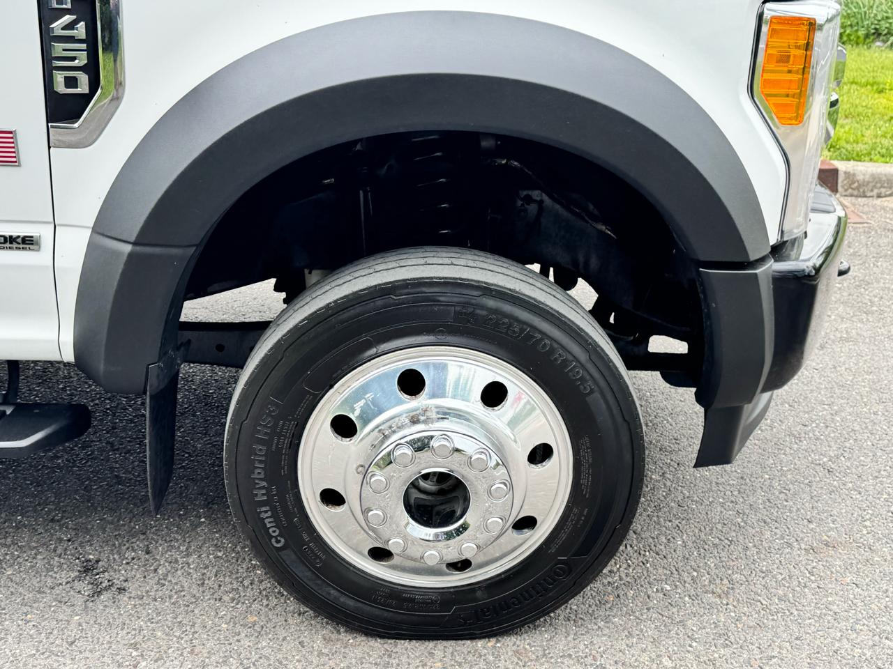 Ford Super Duty F-450 DRW XLT 4WD SuperCab 168" WB 60" CA XLT 2017