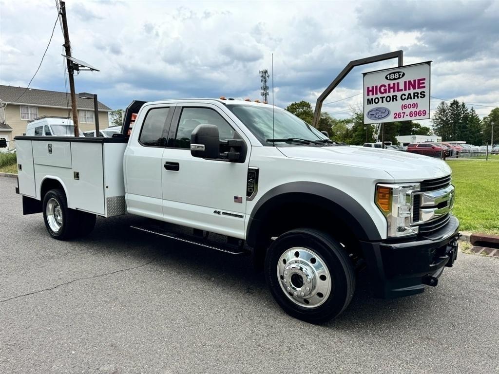 Ford Super Duty F-450 DRW XLT 4WD SuperCab 168" WB 60" CA XLT 2017