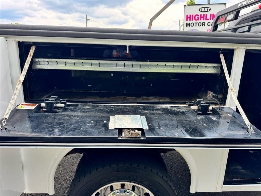 Ford Super Duty F-450 DRW XLT 4WD SuperCab 168" WB 60" CA XLT 2017