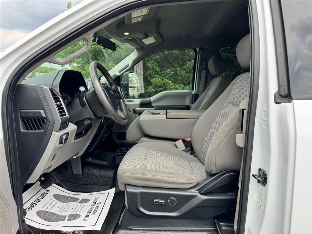 Ford Super Duty F-450 DRW XLT 4WD SuperCab 168" WB 60" CA XLT 2017