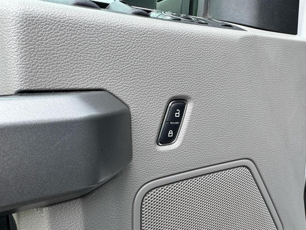 Ford Super Duty F-450 DRW XLT 4WD SuperCab 168" WB 60" CA XLT 2017