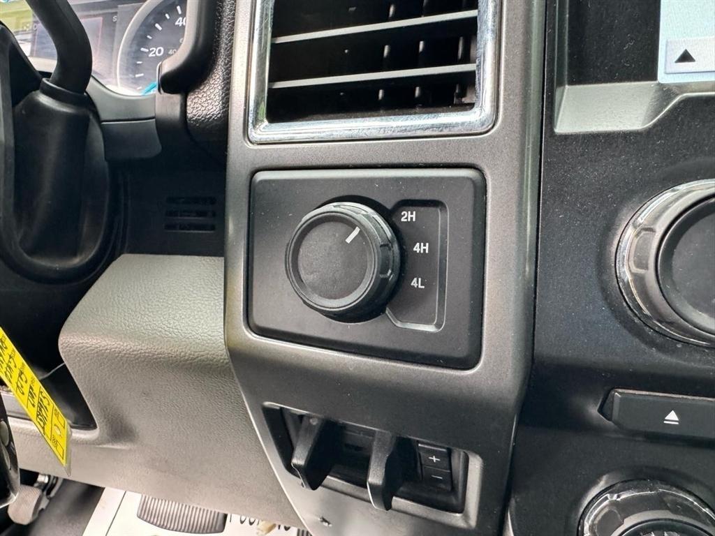 Ford Super Duty F-450 DRW XLT 4WD SuperCab 168" WB 60" CA XLT 2017