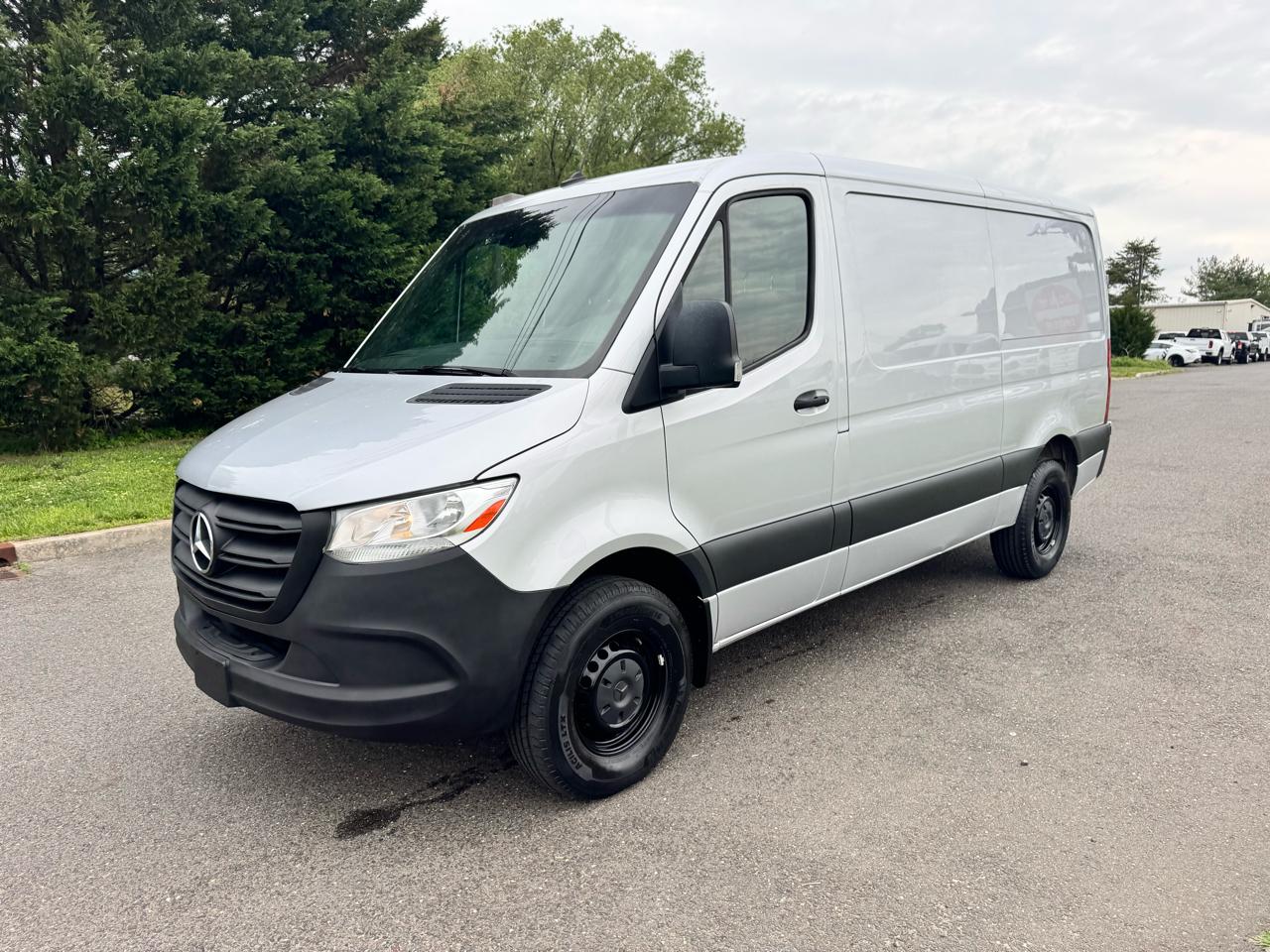 Mercedes-Benz Sprinter Cargo Van 1500 Standard Roof I4 144" RWD 2019