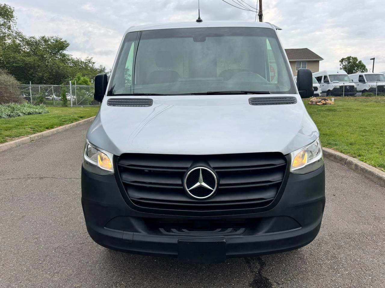 Mercedes-Benz Sprinter Cargo Van 1500 Standard Roof I4 144" RWD 2019